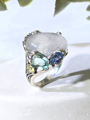 Серебряное кольцо ETERI с лунным камнем и фианитами